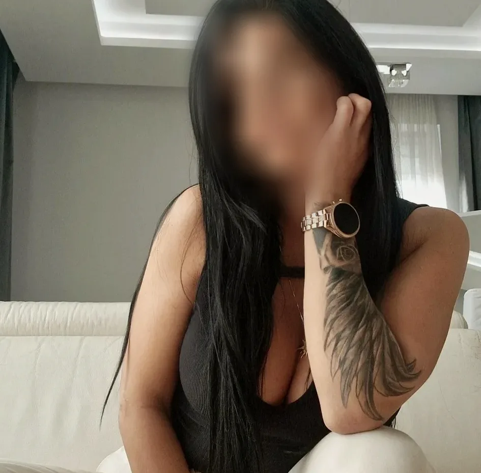 Esmee, 38