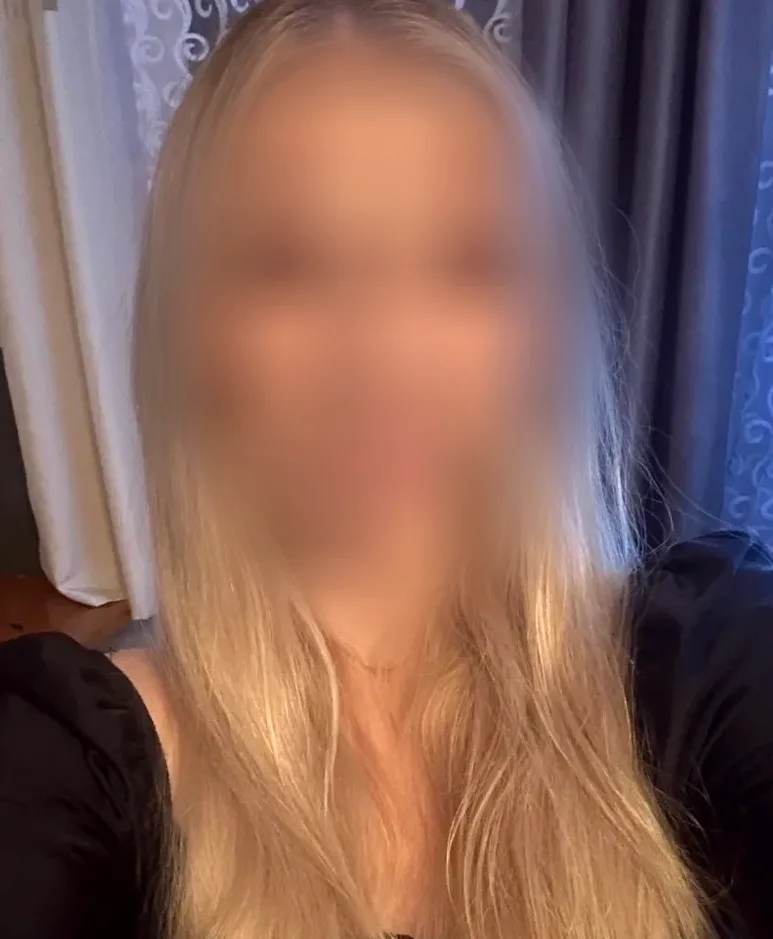 Evi, 26