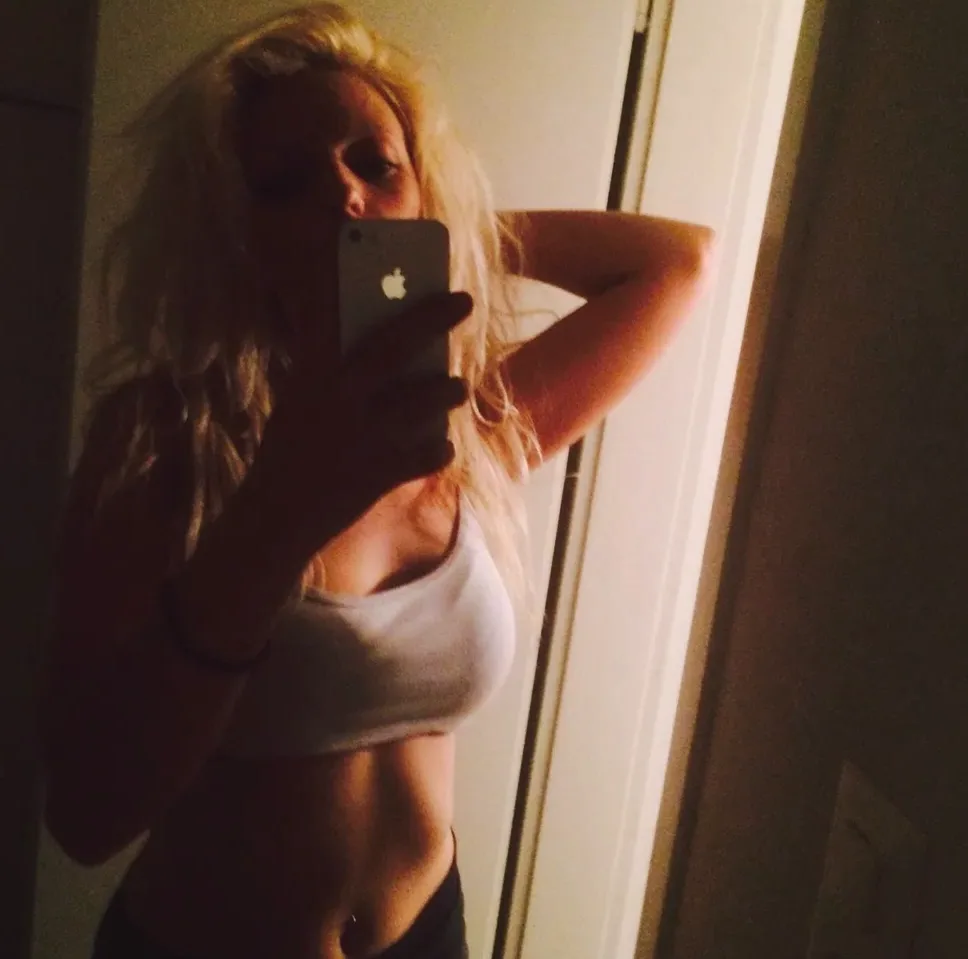 Fleur, 33