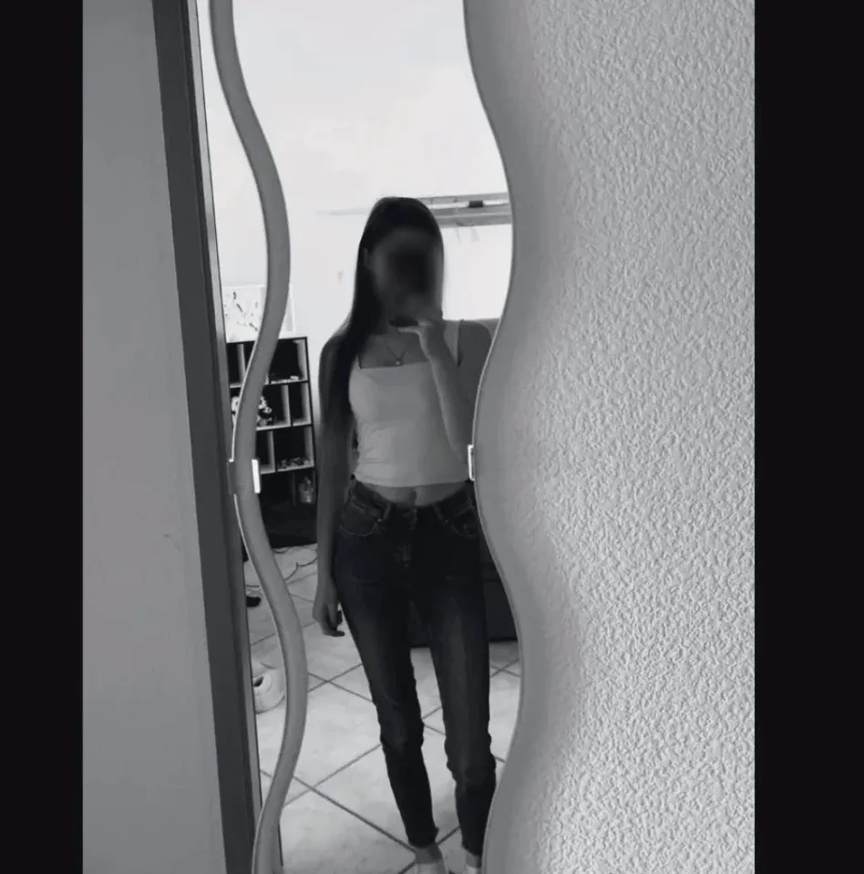Isabella, 25