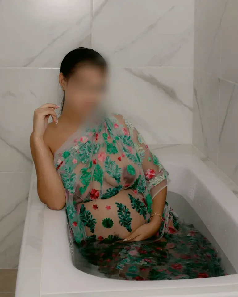 Julie, 22