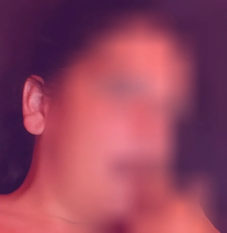 Manon, 28