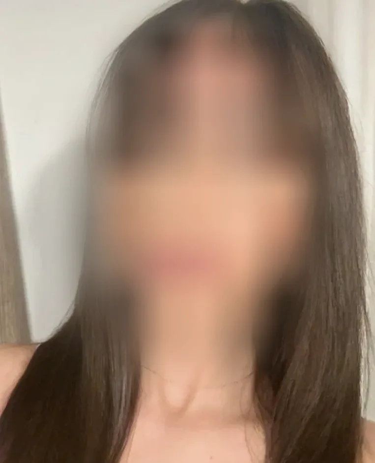 Nina, 23