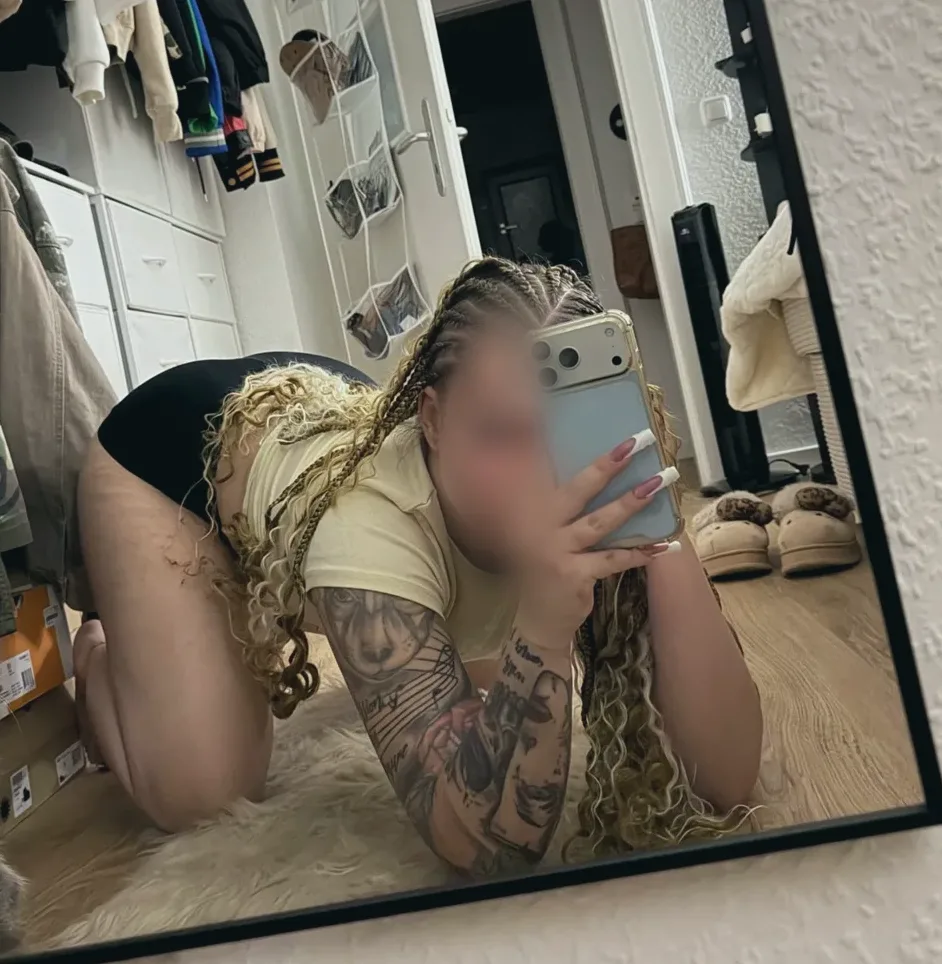 Norah, 30