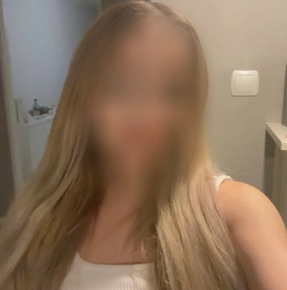 Sabine, 24