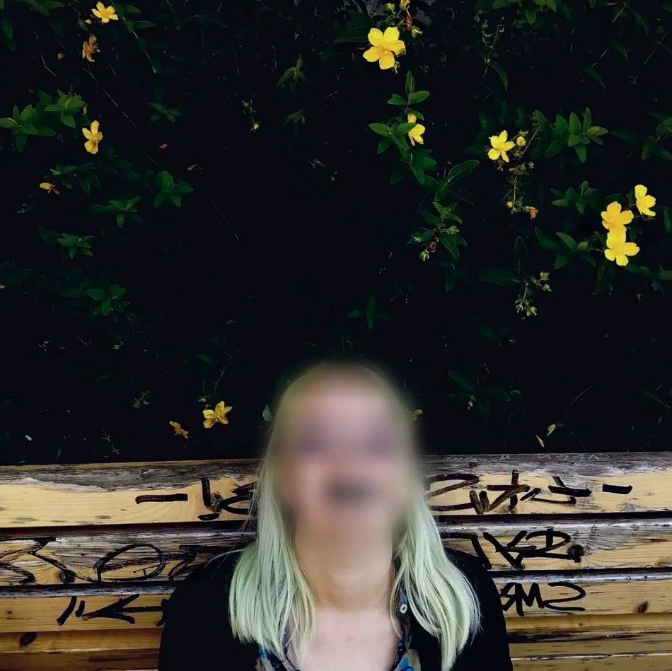 Shania, 19